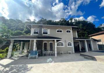 Casa duplex com piscina em condomínio próximo ao centro de teresópolis