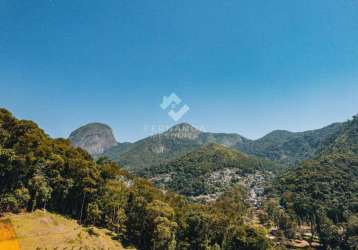 Terreno à venda com vista deslumbrante em condomínio de luxo em teresópolis