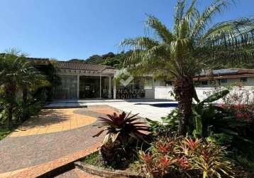 Casa mobiliada para locação no condomínio comary, teresópolis