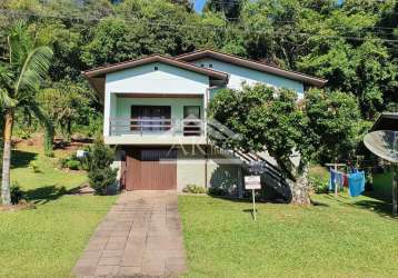 Casa com amplo terreno e 4 quartos à venda em picada café, na serra gaúcha