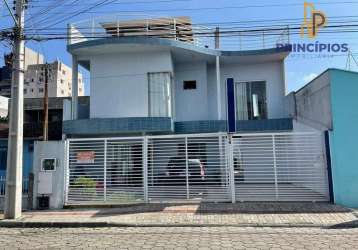 Triplex no centro de navegantes com 4 dormitórios