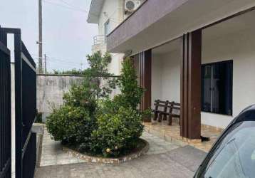 Casa com ótima localização, sendo 3 dormitórios à venda,  por r$ 860.000 - centro - navegantes/sc