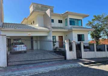 Linda casa - situada em lugar alto , no centro de barra velha . com vista panorâ