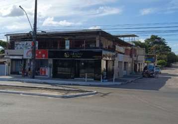 Casa com pontos comerciais de frente ao carrefour