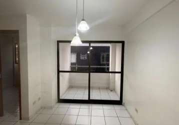 Apartamento em casa amarela