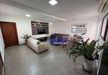 Vende-se casa térrea e de esquina no bairro jd. califórnia, com 3 quartos sendo 2 suítes, com piscina e churrasqueira.