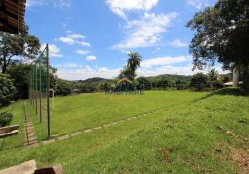 Chácara com vista panorâmica em condomínio fechado