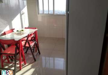 Apartamento espaçoso e arejado com 2 dormitórios