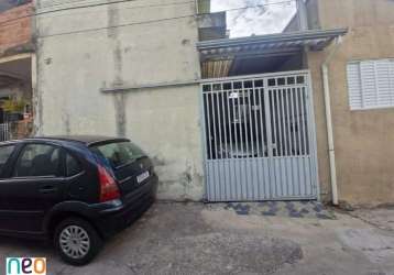 - sobrado com 4 quartos sendo uma suíte.