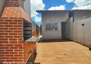 Casa fresquinha  com 2 quartos 1 banheiro e churrasqueira