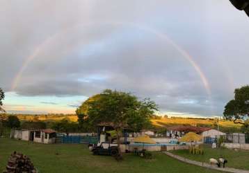 A granja fica a 4km do centro da cidade de monte alegre/rn.