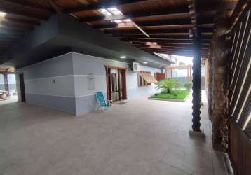 Casa isolada alto padrão á 400 metros da praia - forte - praia grande