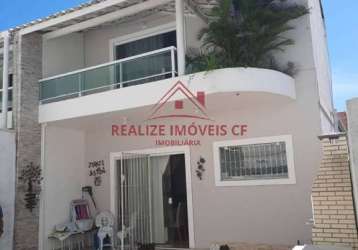 Casa duplex com 03 quartos em condomínio residencial em cabo frio