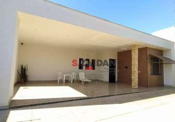 Casa com 3 dormitórios à venda, 275 m² por r$ 1.400.000,00 - centro - águas de são pedro/sp