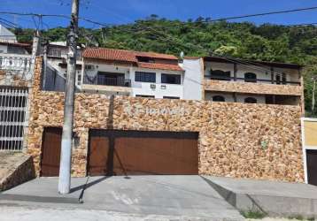 Casa em condomínio fechado com 3 quartos à venda na rua são caetano do sul, vila valqueire, rio de janeiro, 588 m2 por r$ 1.200.000