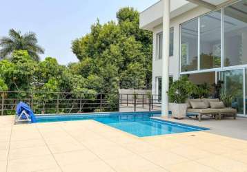 Casa em frente ao lago para comprar em vinhedo no condominio marambaia, interior de são paulo.