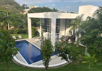 Casa à venda em condomínio fechado na cidade de vinhedo, interior de são paulo.