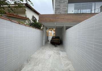 Casa padrão  tipo sobrado 3 dormitórios sendo 1 suite e 2 vagas de garagem em santos.