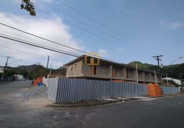 Casas em construção, morro nova cintra.