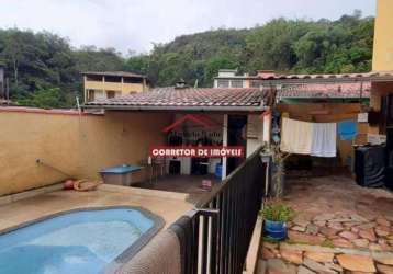 Casa a venda em mariana, bairro chacara. regiao central, bem localizada. contendo 03 quartos