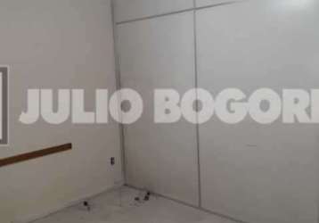 Sala comercial com 28 salas para alugar na rua cerqueira daltro, cascadura, rio de janeiro, 28 m2 por r$ 700