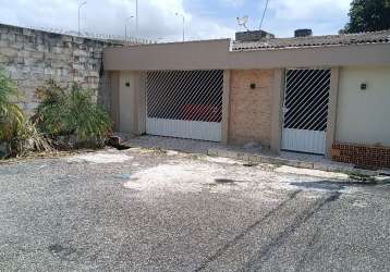 Ampla casa no conjunto castro moura, 3 quartos 1 suíte.