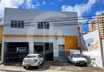 Sala comercial em ótima localização no bairro ponto novo.