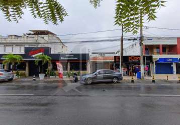 Casa com três quartos, excelente para ponto comercial, na avenida principal do augusto franco.