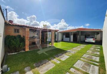 Casa térrea espaçosa à venda na barra dos coqueiros