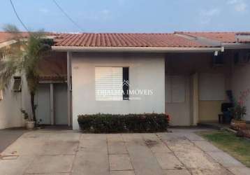 Casa a venda em condomínio fechado com 3 quartos e 2 vagas em várzea grande