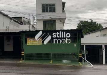 Prédio comercial na avenida tefé