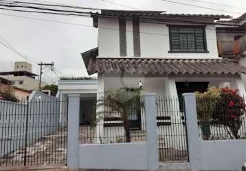 Casa duplex excelente ,pronta p/ morar com 2 andares ,4 dormitórios, 1 suíte e 2 banheiros sociais,