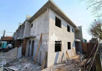 Sobrado de esquina com três quartos sendo uma suíte e amplo espaço de terreno próx, ao caic