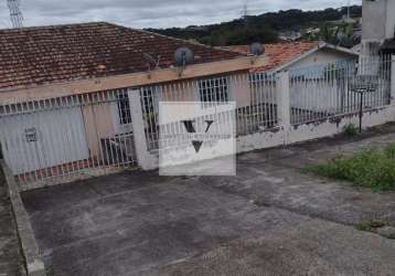 Casa com amplo terreno no pinheirinho