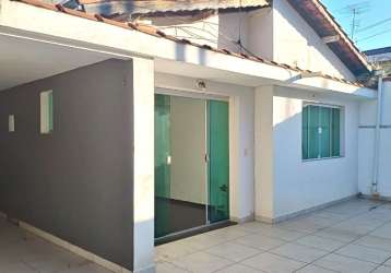 Casa térrea locação 4 dormitórios, quintal, 5 vagas, jardim bom clima