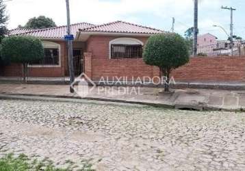 Casa em condomínio fechado com 3 quartos para alugar na rua oiampi, 420, guarujá, porto alegre, 139 m2 por r$ 3.800