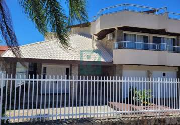 Linda e ampla casa a venda a poucos metros do mar : canto grande, bombinhas-sc