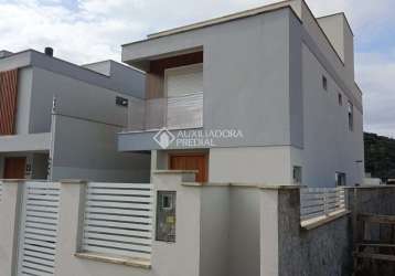 Casa com 3 quartos para alugar na rodovia doutor antônio luiz moura gonzaga, 3156, rio tavares, florianópolis, 166 m2 por r$ 9.575