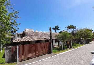 Casa em condomínio fechado com 4 quartos para alugar na avenida luiz boiteux piazza, 4300, ponta das canas, florianópolis, 860 m2 por r$ 5.000