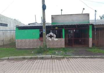 Casa de 02 dormitórios no bairro tijuca em alvorada.