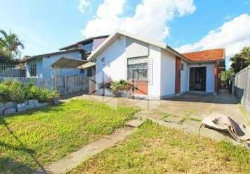 Casa a venda no bairro camaquã com 4 dormitórios e 4 vagas, amplo pátio.