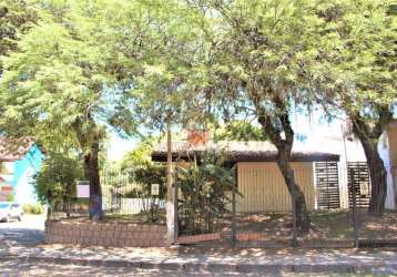 Casa ampla com pátio, 3 dorm/1 suíte, piscina  ao lado calçadão de ipanema