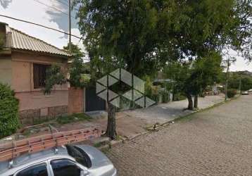 Casa antiga bem situada no bairro medianeira.