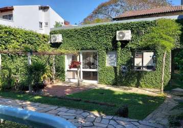 Linda casa no jardim botânico com 4 quartos e piscina