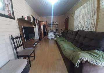 Linda casa com 2 dormitórios ,sala ,cozinha ,churrasqueira fogão campeiro e garagem na parte superior na parte terrea uma sala comercial .