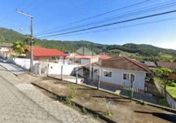 Casa com 03 quartos/dormitórios no bairro fundos, em biguaçu/sc