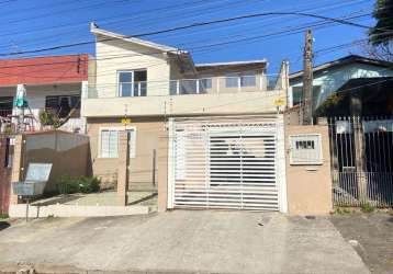 2 casas no bairro santa tereza, sendo a de frente com dois dormitórios e a de fundos com três quartos e duas vagas.