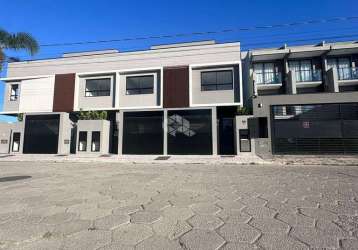 Casa sobrado duplex com dois quartos em mariscal bombinhas sc