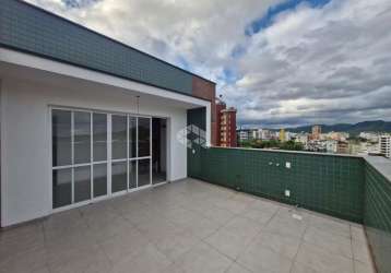 Cobertura estilo duplex nova à venda , com 3 dormitórios, 2 suítes  churrasqueira, sacada, garagem no bairro nossa senhora de lourdes, em santa maria.