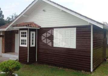 Casa de madeira com dois dormitórios em canela no bairro bom jesus